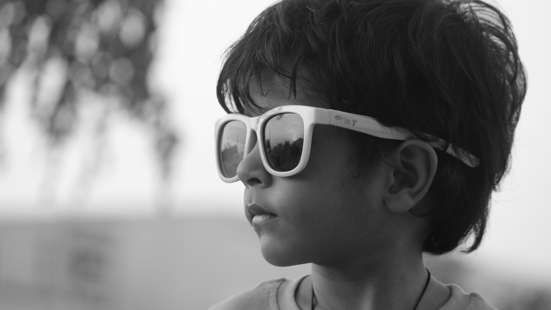 Protéger les yeux de son enfant du soleil : le guide pratique pour les parents
